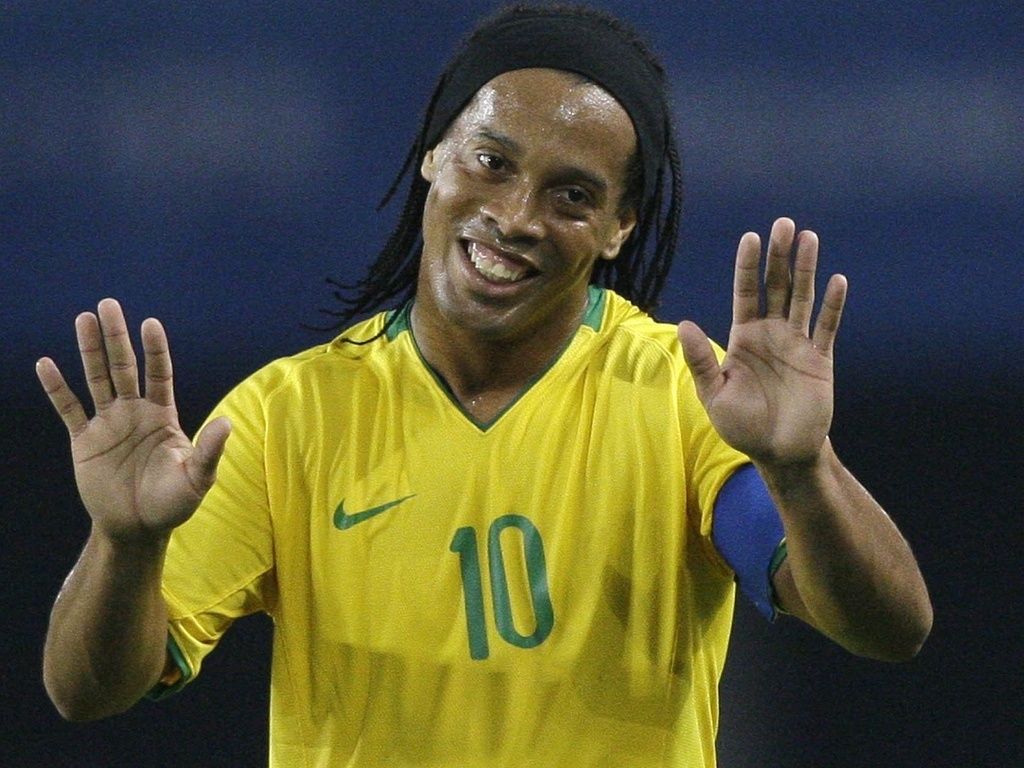 Ronaldinho in carcere: 5 gol nel torneo e un maialino come premio