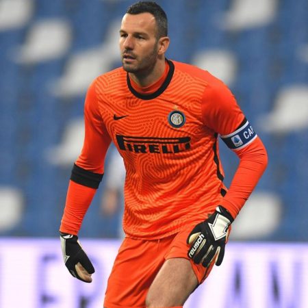 Inter: Handanovic finalmente negativo al Covid-19