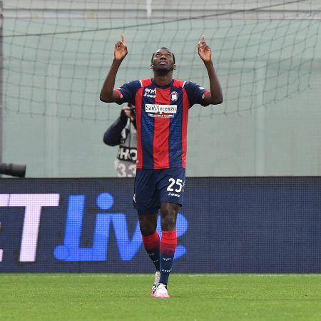 Crotone-Bologna 2-3:insulti razzisti a Simy su Instagram