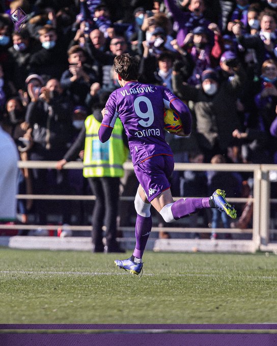 Fiorentina-Sassuolo 2-2: Vlahovic fa 33 gol nel 2021 ed eguaglia Cristiano Ronaldo